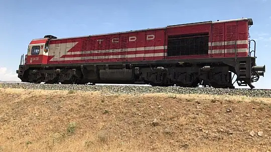 Tren, İş Makinesine Çarptı