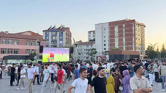 Elazığ'da Türkiye-Portekiz maçı için dev ekran kuruldu