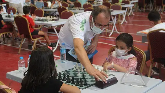 Elazığ'da Türkiye Yıldızlar ve Çocuklar Satranç Turnuvası başladı