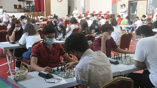 Elazığ'da Türkiye Yıldızlar ve Çocuklar Satranç Turnuvası başladı