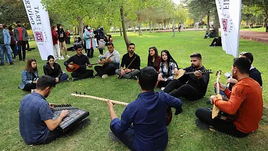 Elazığ'da üniversite öğrencilerine motivasyon konseri