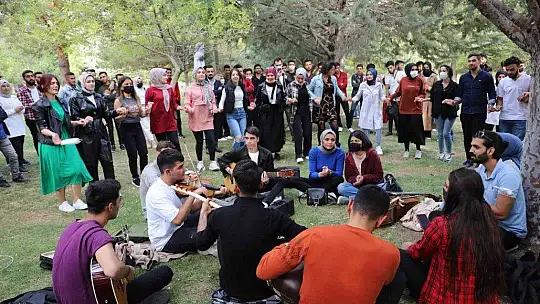 Elazığ'da üniversite öğrencilerine motivasyon konseri