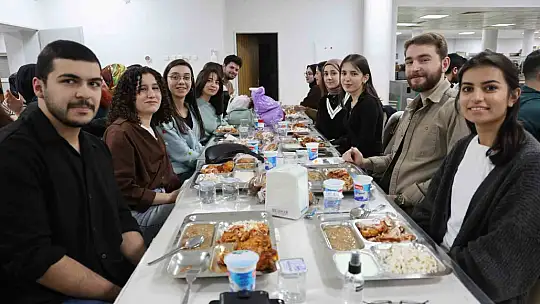 Elazığ'da üniversite öğrencilerine ücretsiz iftar veriliyor