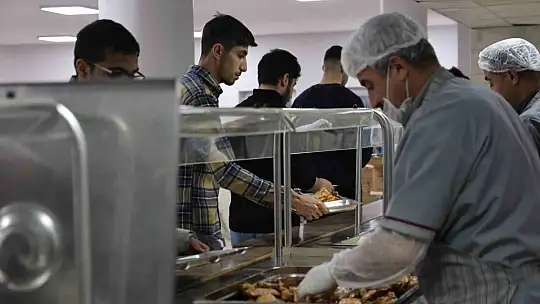 Elazığ'da üniversite öğrencilerine ücretsiz iftar veriliyor