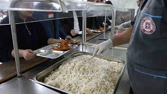 Elazığ'da üniversite öğrencilerine ücretsiz iftar veriliyor