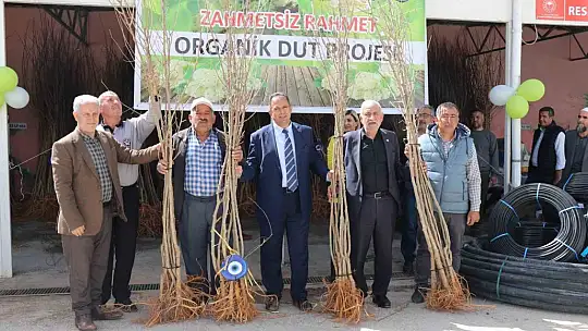 Elazığ'da üreticilere bin 400 adet dut fidanı dağıtıldı