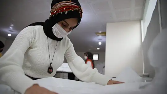 Elazığ'da üretiliyor, Avrupa ve ABD'li sağlıkçılara gönderiliyor