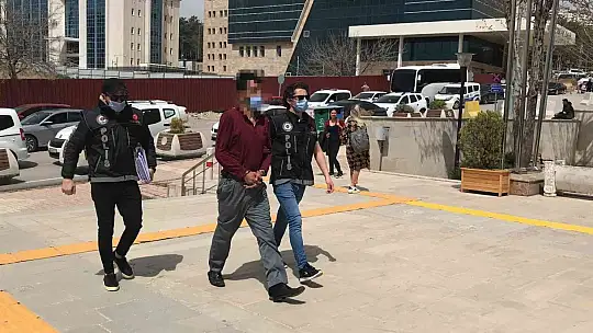 Elazığ'da uyuşturucu satarken suçüstü yakalanan şüpheli adliyeye sevk edildi
