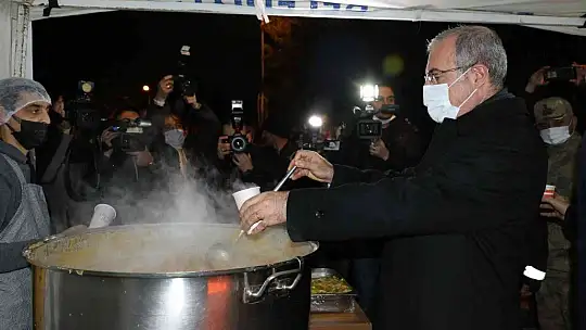 Elazığ'da Valilikten vatandaşlara çorba ikramı