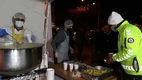 Elazığ'da Valilikten vatandaşlara çorba ikramı