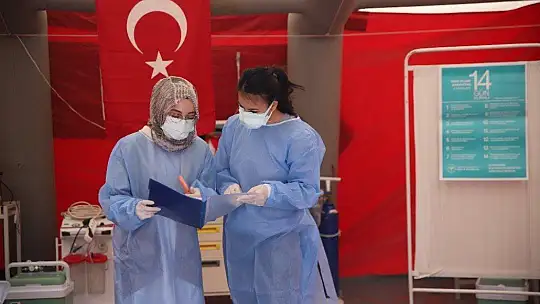 Elazığ'da vatandaşa aşı kolaylığı, meydana çadır kuruldu