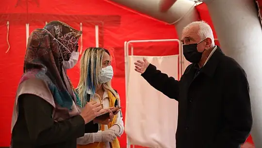 Elazığ'da vatandaşa aşı kolaylığı, meydana çadır kuruldu