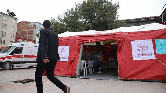 Elazığ'da vatandaşa aşı kolaylığı, meydana çadır kuruldu
