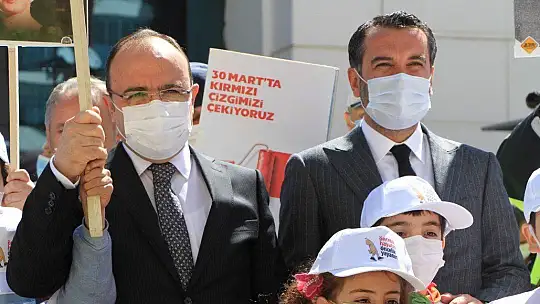 Elazığ'da vatandaşın protokolle diyaloğu herkese kahkaha attırdı