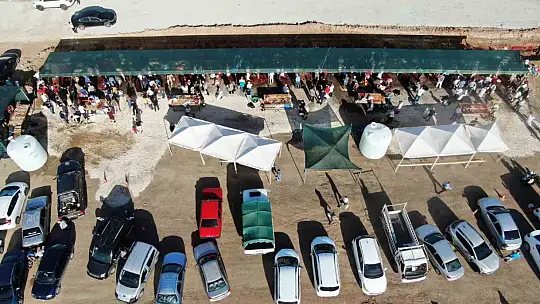 Elazığ'da vatandaşlar kurbanlarını kesti, yoğunluk havadan görüntülendi