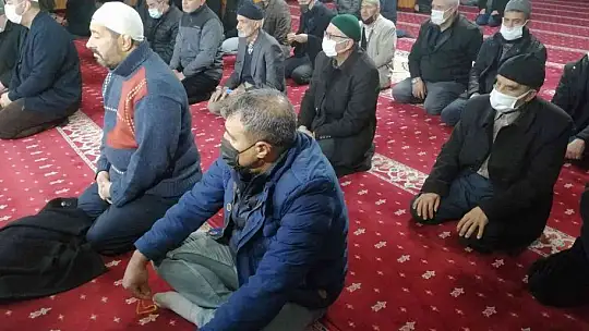 Vatandaşlar sabah namazında buluştu