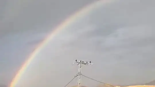 Elazığ'da yağmur sonrası ortaya çıkan gökkuşağı görenleri hayran bıraktı