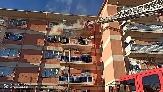 Elazığ'da yangın, 6 kişi dumandan etkilendi