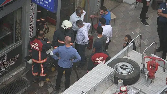 Elazığ'da yangın, çevreyi dumanlar sardı