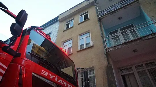 Elazığ'da yangında 3 kişi dumandan etkilendi