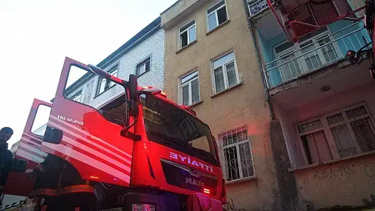 Elazığ'da yangında 3 kişi dumandan etkilendi