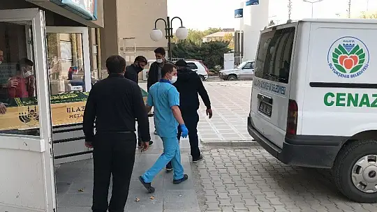 Elazığ'da yangında ölen 2 kardeş, tek tabutta son yolculuğuna uğurlandı