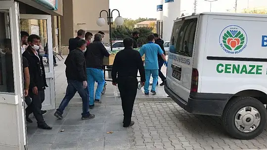 Elazığ'da yangında ölen 2 kardeş, tek tabutta son yolculuğuna uğurlandı