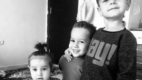 Elazığ'da yangında ölen 2 kardeş, tek tabutta son yolculuğuna uğurlandı