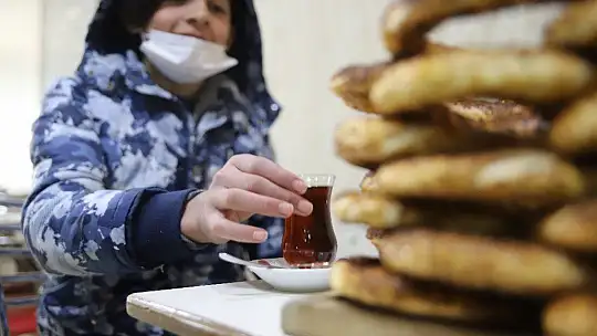 Elazığ'da yeni normalleşme süreciyle çaylar yeniden demlendi