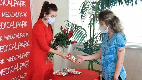 Elazığ'da yeni yıl öncesi sağlıkçılara moral