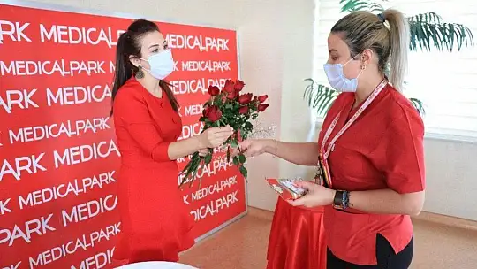 Elazığ'da yeni yıl öncesi sağlıkçılara moral