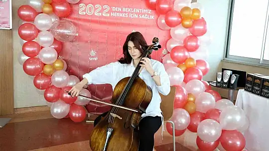 Elazığ'da yeni yıl öncesi sağlıkçılara moral etkinliği