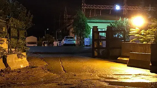 Elazığ'da yıldırım elektrik direğine isabet etti, il genelinde elektrikler kesildi