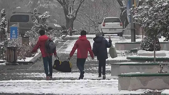 Elazığ'da yılın ilk karı yağdı