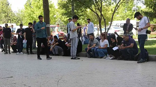 Elazığ'da YKS'nin ikinci oturumu başladı
