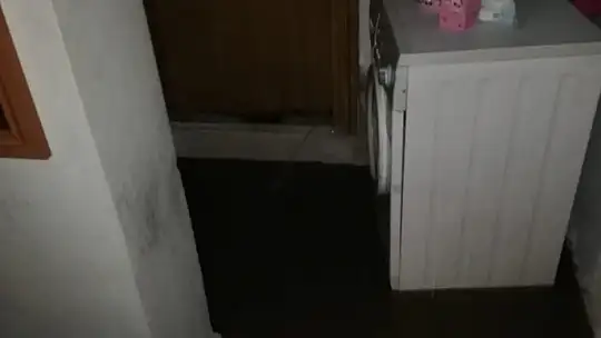 Sabah saatlerinde etkili olan sağanak yağış nedeni ile ev ve iş yerlerini su bastı