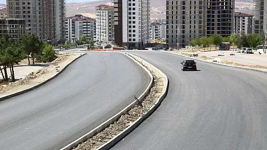 Elazığ'da yol çalışmaları sürüyor