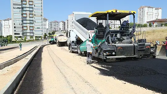 Elazığ'da yol çalışmaları sürüyor