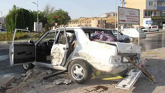 Elazığ'da yolcu minibüsü ile otomobil çarpıştı: 8 yaralı