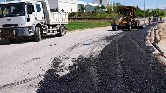 Elazığ'da yollar asfalt yama robotu ile onarılıyor