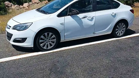 Elazığ'da yolun karşısına geçmeye çalışan yayaya araç çarptı