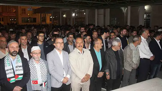 Elazığ'da yüzlerce kişi Filistin'e destek bir araya geldi