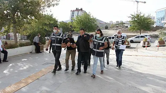 Elazığ'da yüzlerce sahte altın ele geçirildi, 4 şüpheli yakalandı