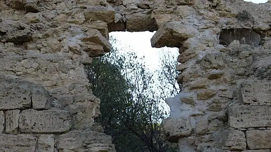 Elazığ'da zamana direnen 800 yıllık manastır restore edilmeyi bekliyor