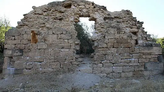 Elazığ'da zamana direnen 800 yıllık manastır restore edilmeyi bekliyor