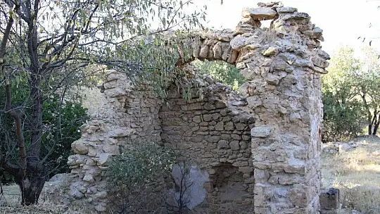 Elazığ'da zamana direnen 800 yıllık manastır restore edilmeyi bekliyor
