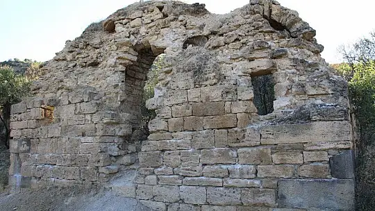 Elazığ'da zamana direnen 800 yıllık manastır restore edilmeyi bekliyor