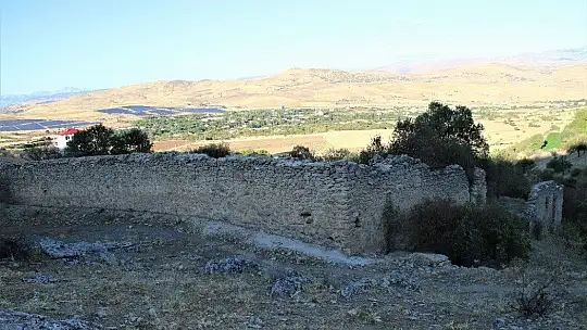 Elazığ'da zamana direnen 800 yıllık manastır restore edilmeyi bekliyor