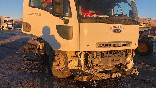 Elazığ'da Zincirleme Kaza 5 Araç Birbirine Girdi