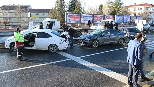 Elazığ'da Zincirleme Kaza, 18 Araç Karıştı